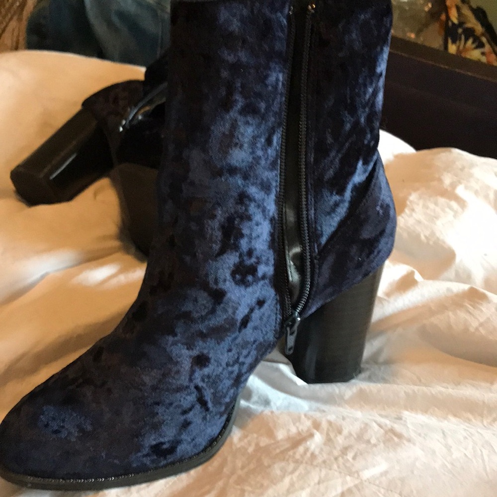 Crushed velvet booties